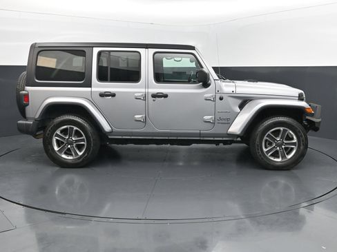 Used 2021 Jeep Wrangler Unlimited Sahara AWD/4WD image 6