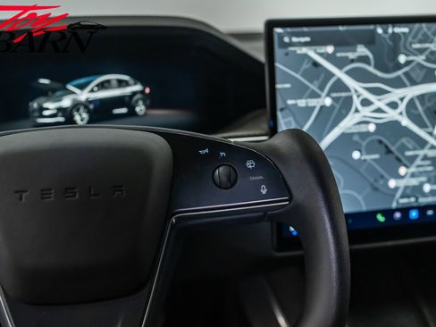 Used 2022 Tesla Model X Plaid image 17