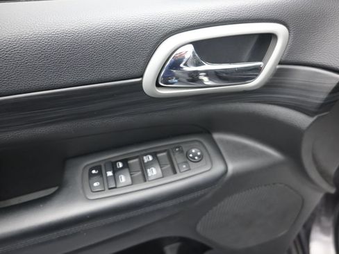 Used 2021 Jeep Grand Cherokee Laredo X RWD image 10