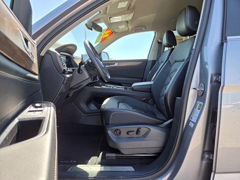 Used 2024 Volkswagen Atlas SE image 12