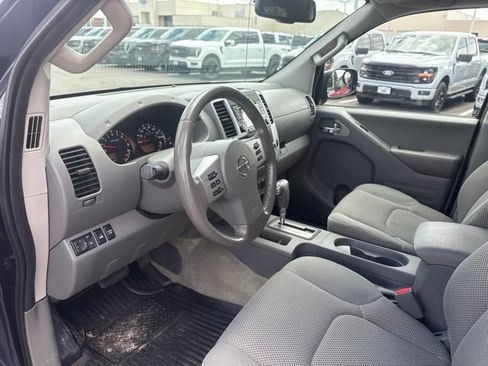 Used 2016 Nissan Frontier SV w/ SV Value Truck Package AWD/4WD image 9