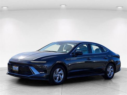 Certified 2025 Hyundai Sonata SE image 2