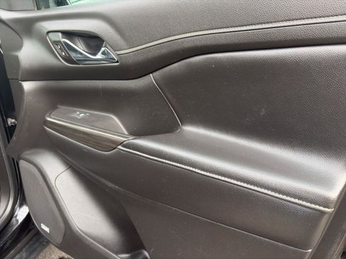 Used 2019 GMC Acadia SLT w/ Black Edition AWD/4WD image 17