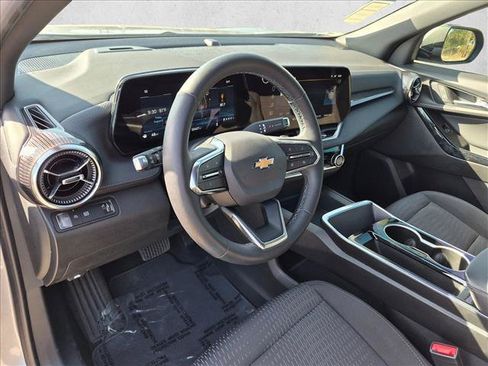 Used 2025 Chevrolet Equinox LT w/ Safety and Technology Package FWD image 10