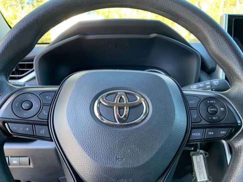 Used 2025 Toyota RAV4 LE image 27