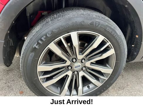 Used 2016 Ford Explorer Platinum image 14