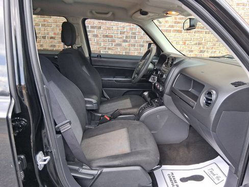 Used 2017 Jeep Patriot Sport w/ Power Value Group FWD image 11