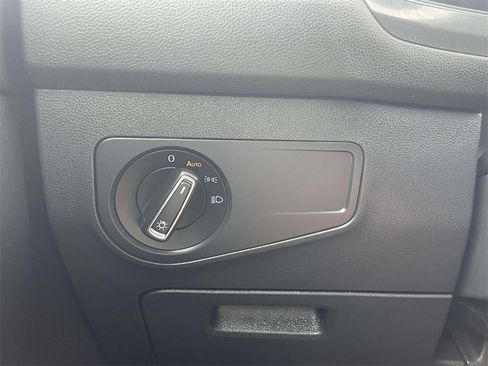 Used 2022 Volkswagen Tiguan SE w/ Panoramic Sunroof Package image 20