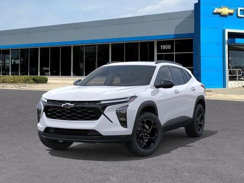 New 2026 Chevrolet Trax LT w/ Sunroof Package FWD image 6