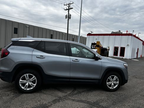 Used 2024 GMC Terrain SLE AWD/4WD image 6