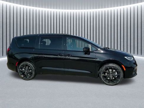 New 2026 Chrysler Pacifica Select w/ S Appearance Package image 5
