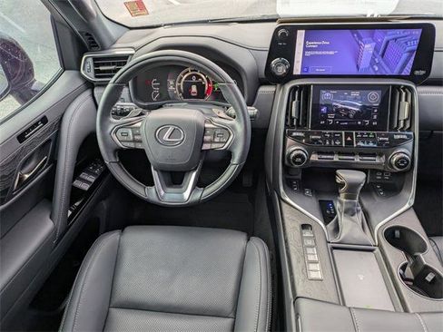 Certified 2024 Lexus LX 600 4WD w/ Appearance Package image 16