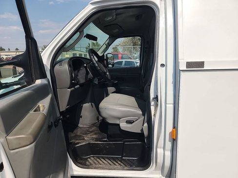 Used 2006 Ford E-350 and Econoline 350 Super Duty RWD image 7