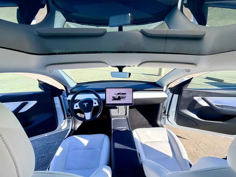 Used 2022 Tesla Model Y Long Range image 21