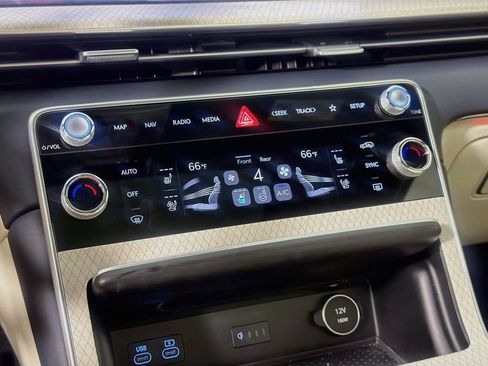 Used 2025 Genesis GV80 3.5T Prestige AWD/4WD image 16