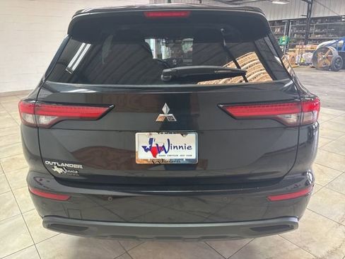 Used 2024 Mitsubishi Outlander ES FWD image 24
