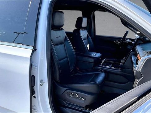 Used 2025 GMC Yukon XL Denali AWD/4WD image 7