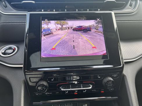 New 2025 Jeep Grand Cherokee Altitude image 29