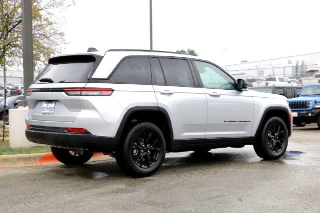 New 2025 Jeep Grand Cherokee Altitude RWD image 5