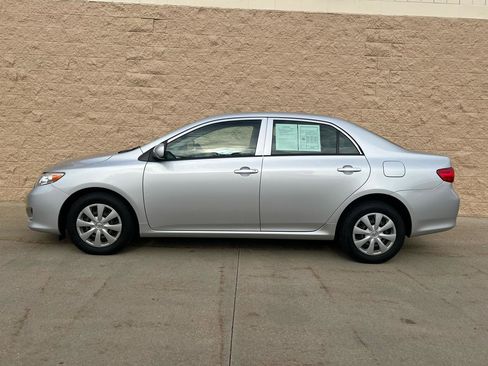 Used 2009 Toyota Corolla FWD image 2