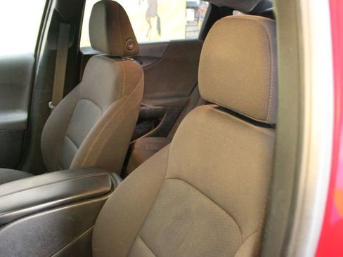 Used 2017 Chevrolet Malibu LT image 17