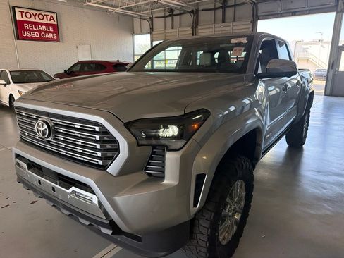 Used 2025 Toyota Tacoma Limited AWD/4WD image 6