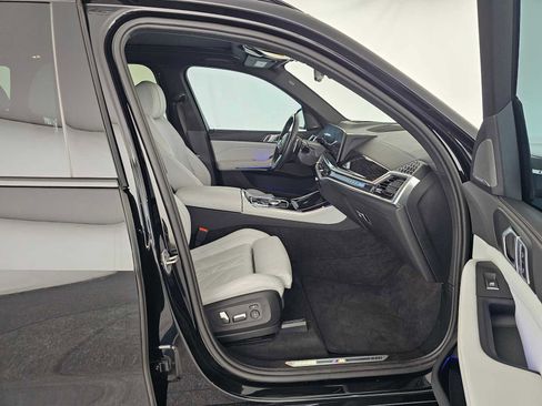 Used 2024 BMW X5 xDrive40i w/ M Sport Package image 10