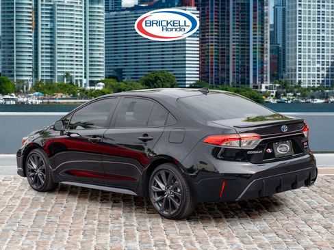 Used 2025 Toyota Corolla SE w/ SE Premium Package image 7