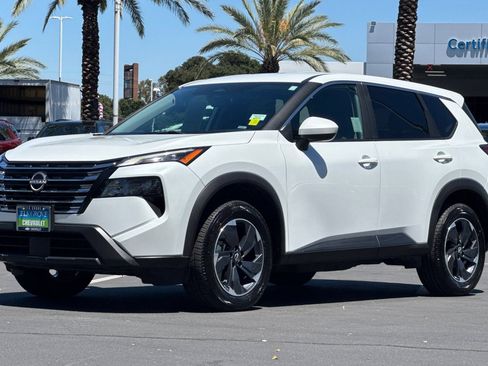 Used 2024 Nissan Rogue SV FWD image 7