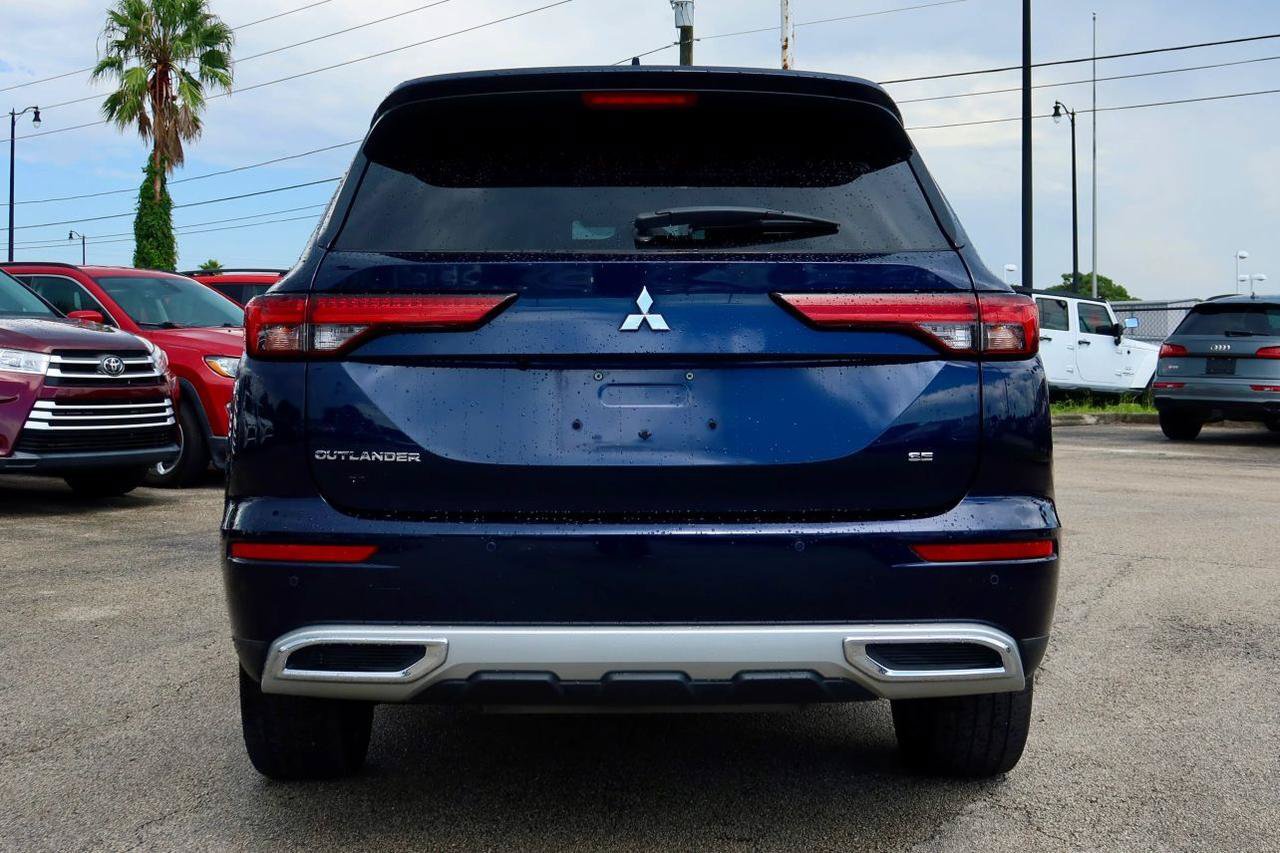 Used 2022 Mitsubishi Outlander SE FWD image 3