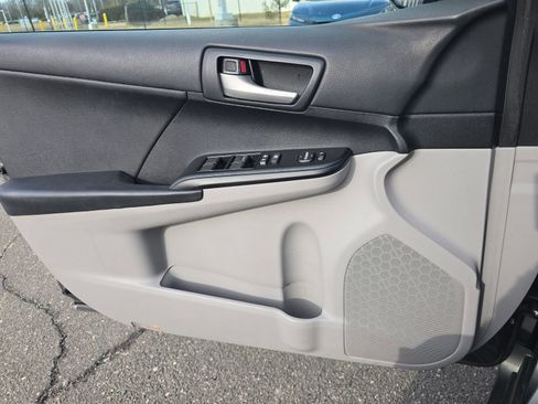 Used 2012 Toyota Camry LE image 28