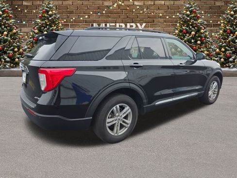 Used 2024 Ford Explorer XLT image 5