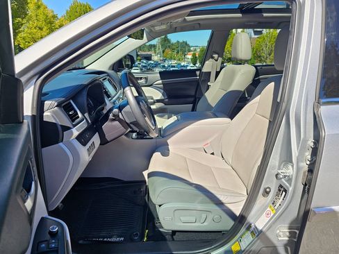Used 2019 Toyota Highlander Limited Platinum AWD/4WD image 22