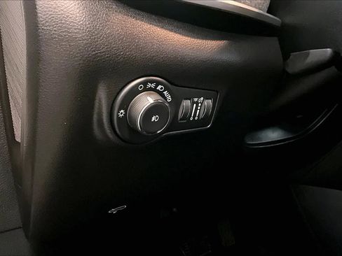 Used 2024 Jeep Compass Latitude AWD/4WD image 37