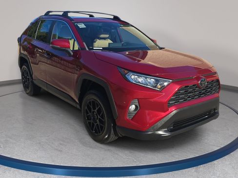 Used 2019 Toyota RAV4 XLE FWD image 3