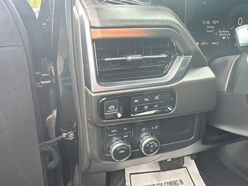 Used 2025 GMC Yukon XL Denali AWD/4WD image 14