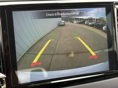 Used 2022 Chrysler Pacifica Touring-L image 17