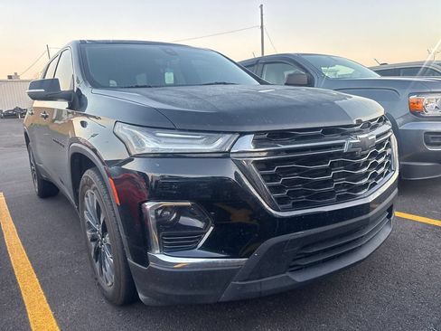 Used 2022 Chevrolet Traverse RS FWD image 2