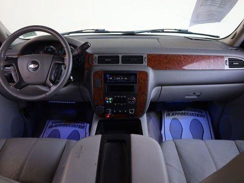 Used 2008 Chevrolet Suburban LT w/ LT Preferred Equipment Group RWD image 26