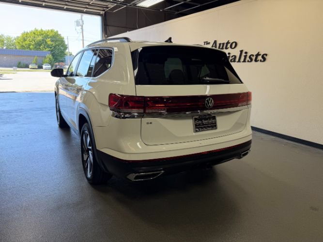 Used 2025 Volkswagen Atlas SE FWD image 3