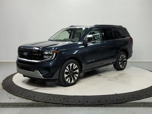 Used 2025 Ford Expedition Platinum w/ Driver's Package AWD/4WD image 4