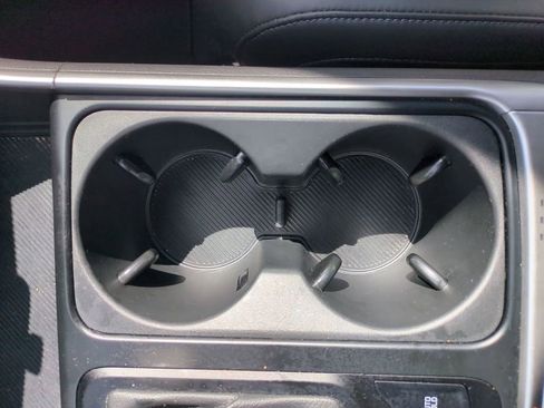 Used 2025 Kia Carnival image 24