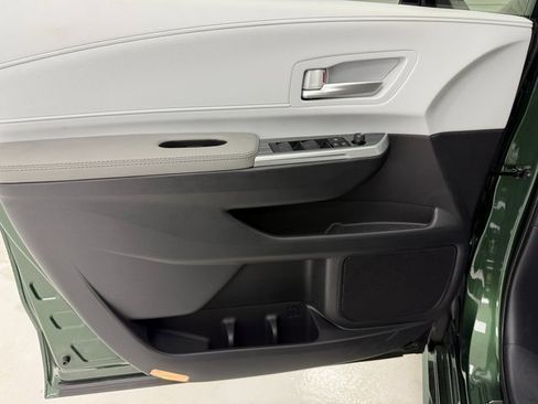 New 2026 Toyota Sienna XLE image 28
