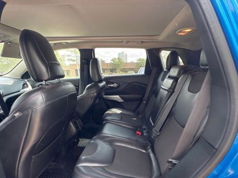 Used 2017 Jeep Cherokee Trailhawk w/ Comfort/Convenience Group image 11