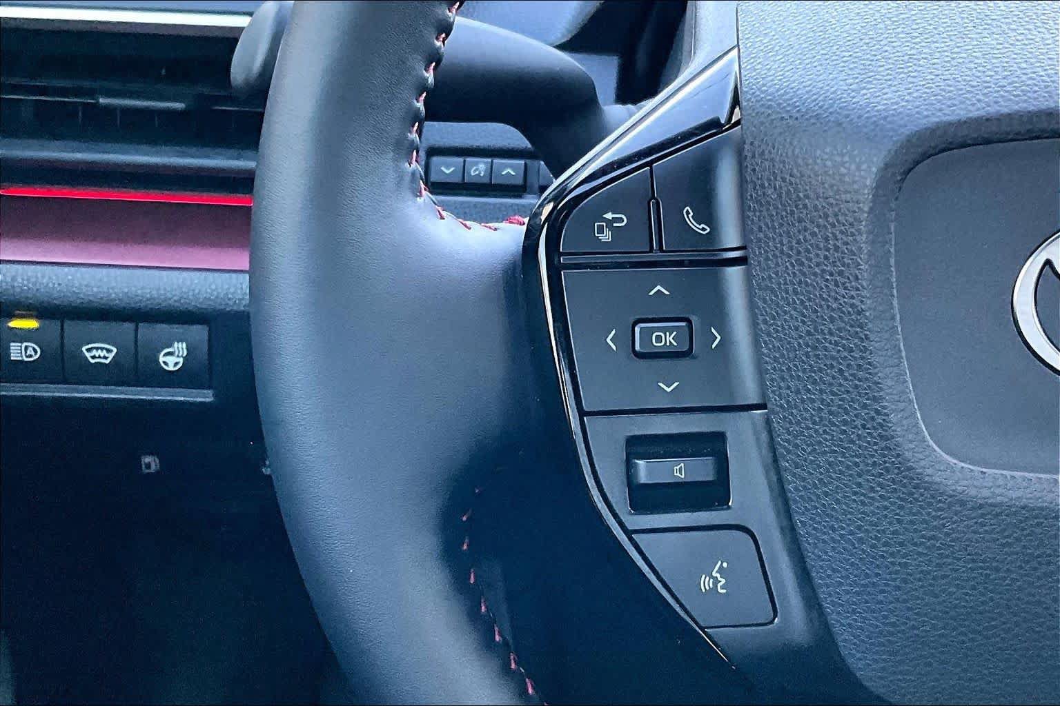 Used 2026 Toyota Prius Plug-In Hybrid FWD image 24