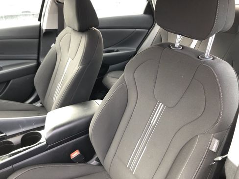 Used 2023 Hyundai Elantra SEL w/ Convenience Package image 12