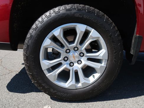 Used 2023 Chevrolet Silverado 1500 High Country AWD/4WD image 45