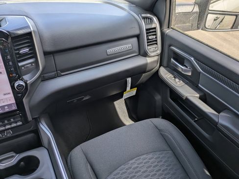 New 2026 RAM 2500 Big Horn AWD/4WD image 18