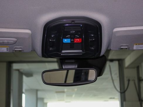 Used 2023 Jeep Grand Cherokee Limited w/ Black Appearance Package image 19