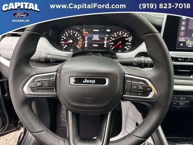 Used 2025 Jeep Compass Latitude AWD/4WD image 24